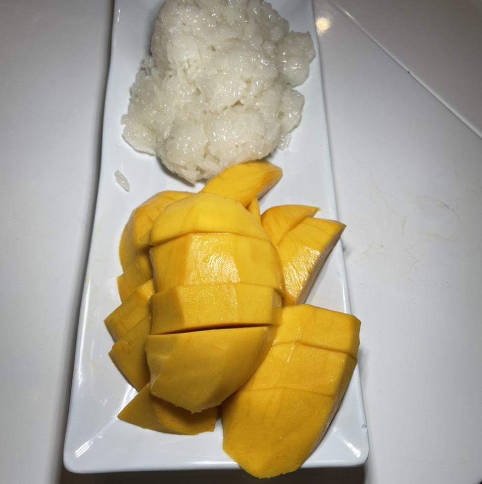 Sticky Rice With Mango $10 at Lacha Somtum Thai Restaurant | ราชาส้มตำ on #foodmento http://foodmento.com/place/3772