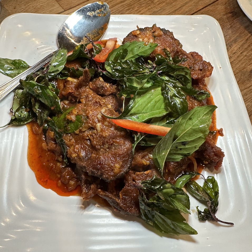 Stir Fried Spicy Catfish $17 at Lacha Somtum Thai Restaurant | ราชาส้มตำ on #foodmento http://foodmento.com/place/3772
