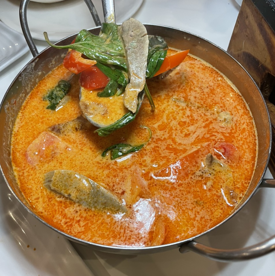 Roasted Duck Curry $17 at Lacha Somtum Thai Restaurant | ราชาส้มตำ on #foodmento http://foodmento.com/place/3772