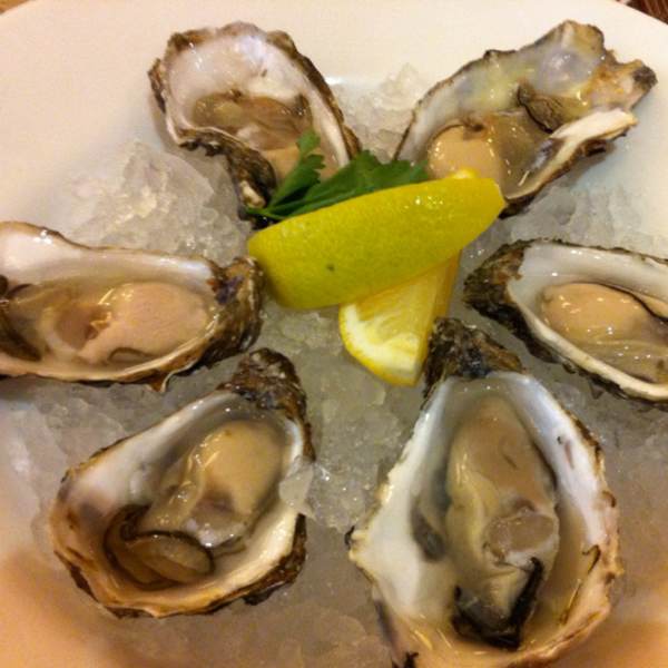 Fine de Claire Oysters from db Bistro & Oyster Bar on #foodmento http://foodmento.com/dish/416