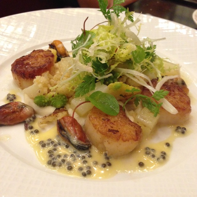 Seared Diver Scallops at db Bistro & Oyster Bar on #foodmento http://foodmento.com/place/37