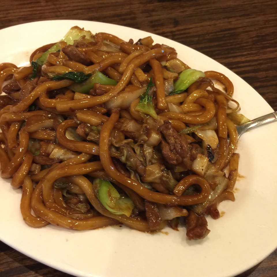 Shanghai Lo Mein with Beef (Pan-Fried Noodles) from Shanghai Asian Manor on #foodmento http://foodmento.com/dish/16855