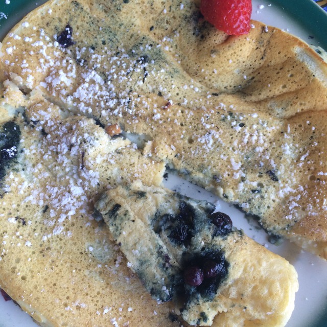 Wild Maine Blueberry Pancakes at Two Cats on #foodmento http://foodmento.com/place/3931