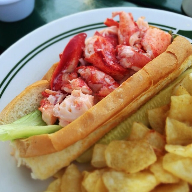 Lobster Roll from The Jordan Pond House Restaurant on #foodmento http://foodmento.com/dish/16531