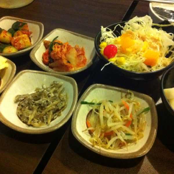 Banchan (free side dishes) at Woorinara Korean Restaurant on #foodmento http://foodmento.com/place/39