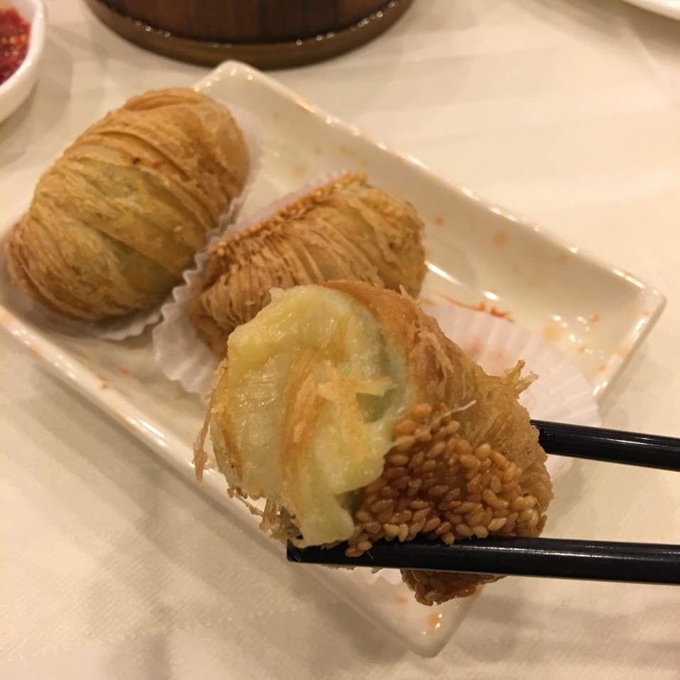 Durian Pastry Puff at Jing Fong Restaurant 金豐大酒樓 on #foodmento http://foodmento.com/place/4006