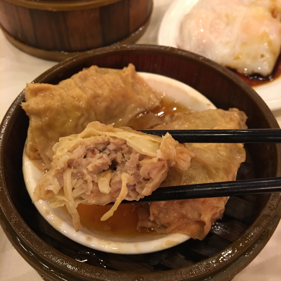 Bean Curd Skin Roll With Minced Pork at Jing Fong Restaurant 金豐大酒樓 on #foodmento http://foodmento.com/place/4006