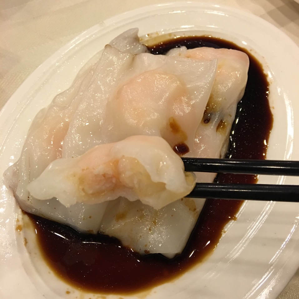 Shrimp Cheong Fun (Rice Noodle Roll) at Jing Fong Restaurant 金豐大酒樓 on #foodmento http://foodmento.com/place/4006