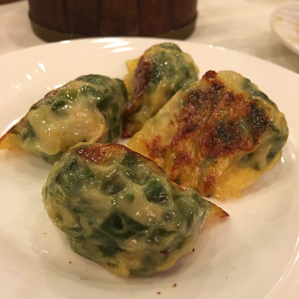 Fried Chive Dumplings at Jing Fong Restaurant 金豐大酒樓 on #foodmento http://foodmento.com/place/4006