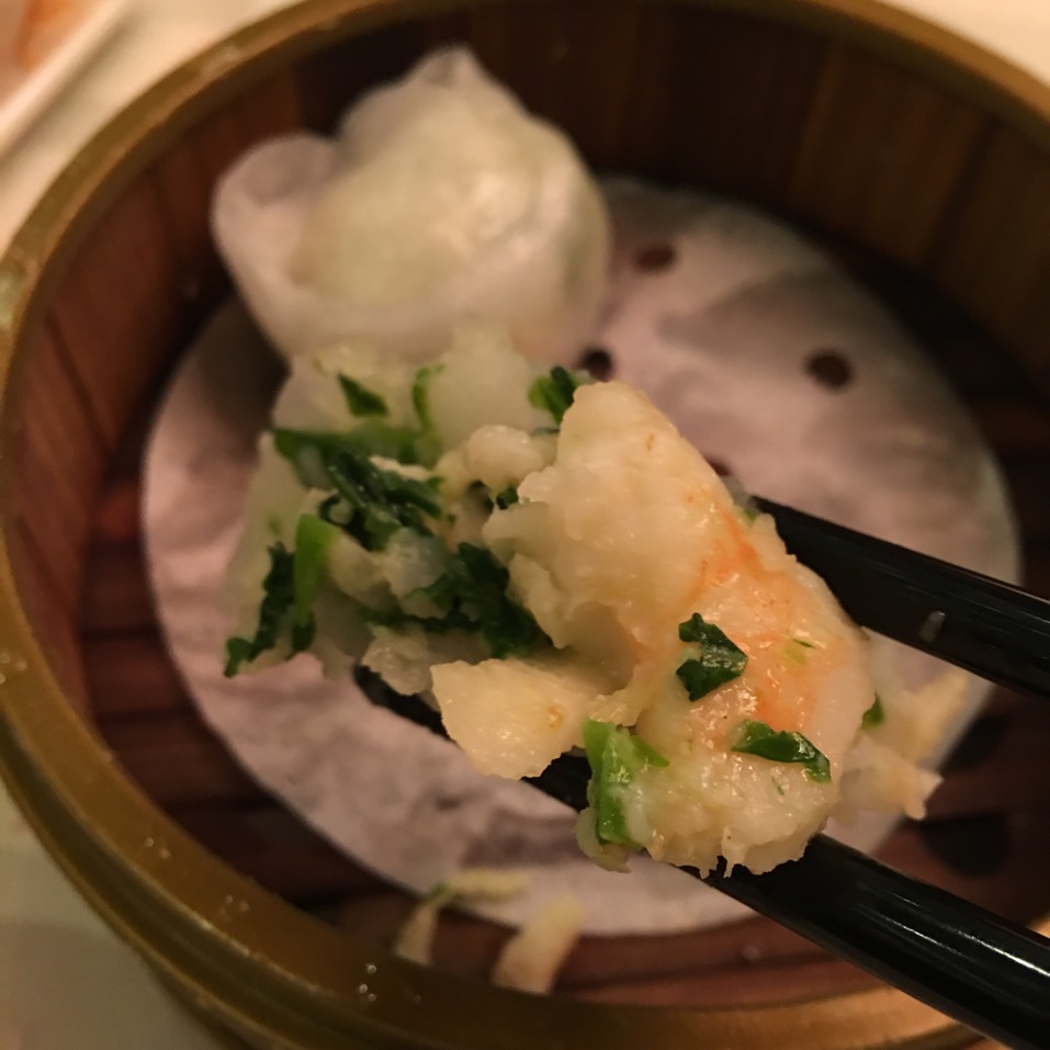 Steamed Spinach And Shrimp Dumpling - Dim Sum‎ at Jing Fong Restaurant 金豐大酒樓 on #foodmento http://foodmento.com/place/4006