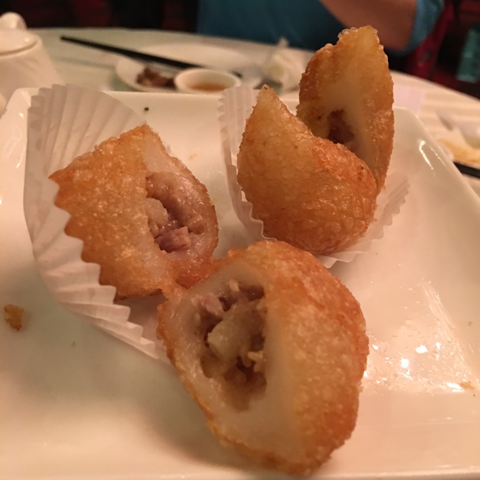 Hong Kong Style Dumplings (Salty & Sweet) at Jing Fong Restaurant 金豐大酒樓 on #foodmento http://foodmento.com/place/4006