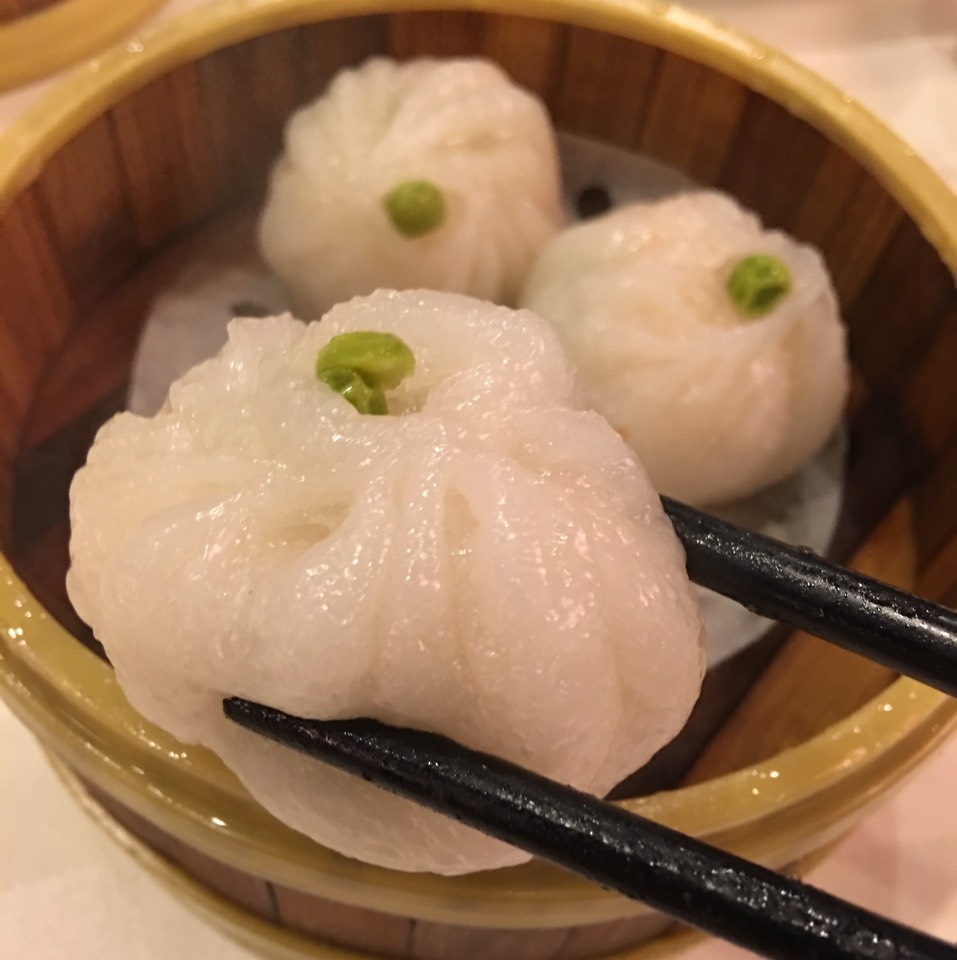 Steamed Shrimp Dumplings at Jing Fong Restaurant 金豐大酒樓 on #foodmento http://foodmento.com/place/4006
