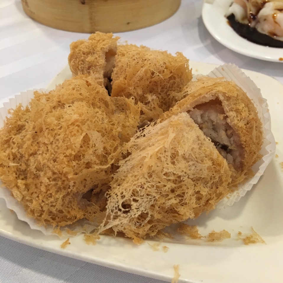 Fried Taro Dumplings at Asian Jewels Seafood Restaurant 敦城海鲜酒家 on #foodmento http://foodmento.com/place/4093