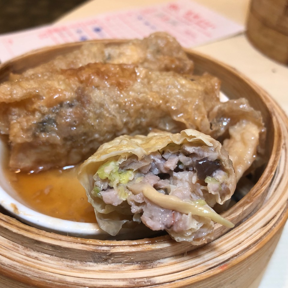 Beancurd Skin Roll from Asian Jewels Seafood Restaurant 敦城海鲜酒家 on #foodmento http://foodmento.com/dish/21850