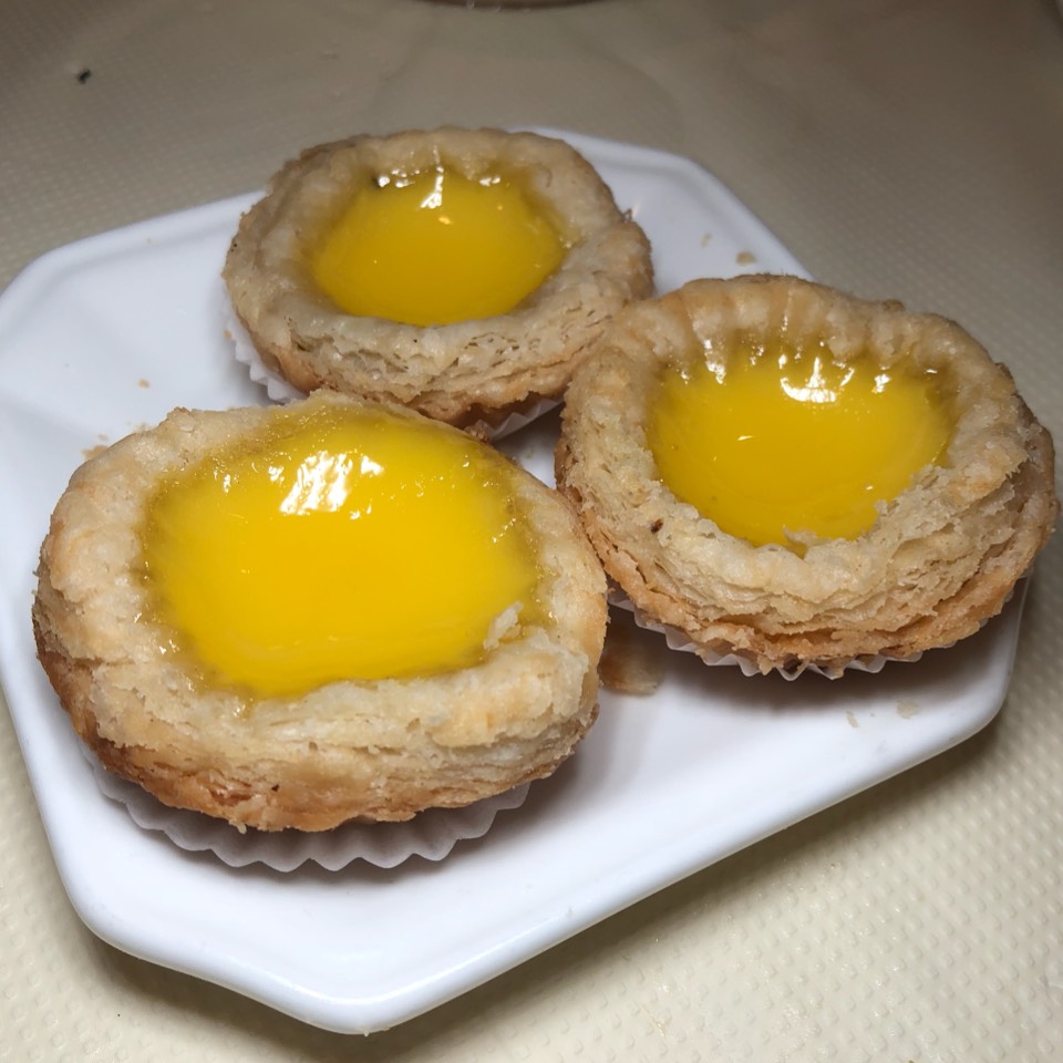 Egg Tarts from Asian Jewels Seafood Restaurant 敦城海鲜酒家 on #foodmento http://foodmento.com/dish/36457