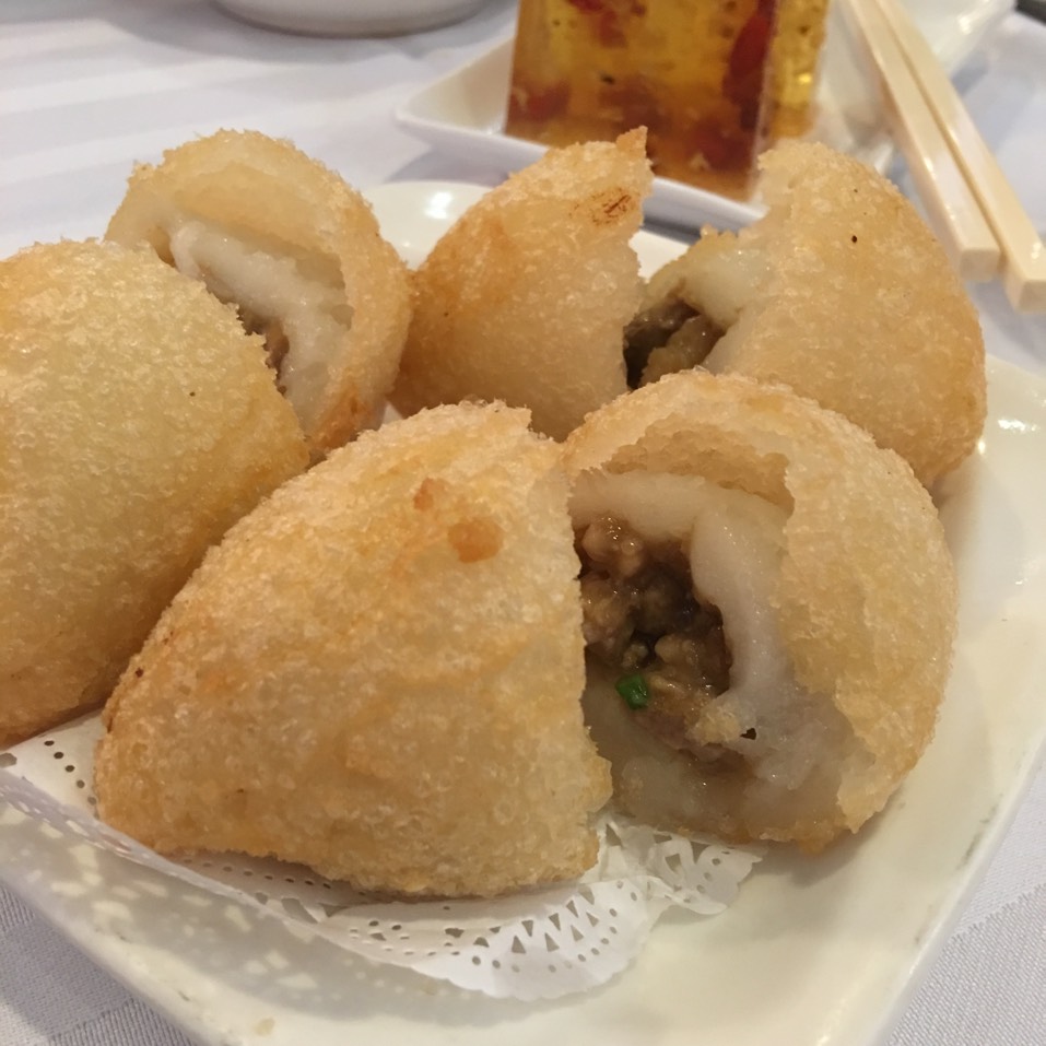 Sweet & Salty Fried Dumplings from Asian Jewels Seafood Restaurant 敦城海鲜酒家 on #foodmento http://foodmento.com/dish/36458