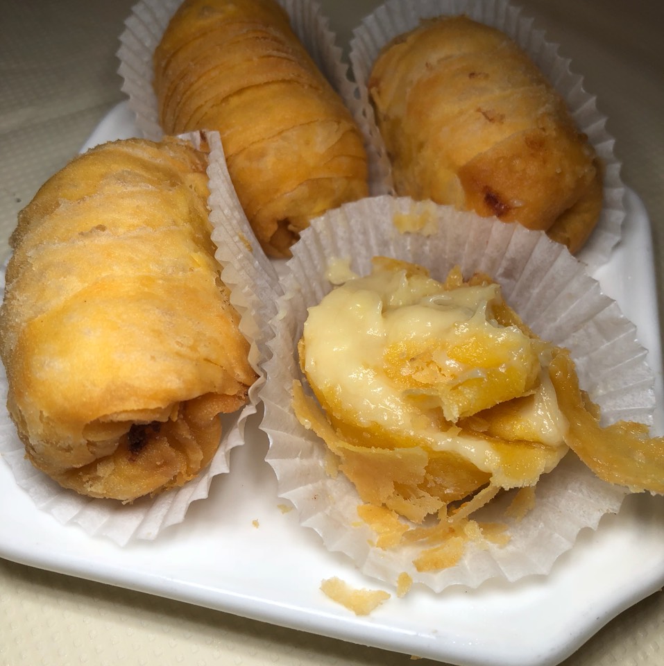 Durian Puffs at Asian Jewels Seafood Restaurant 敦城海鲜酒家 on #foodmento http://foodmento.com/place/4093