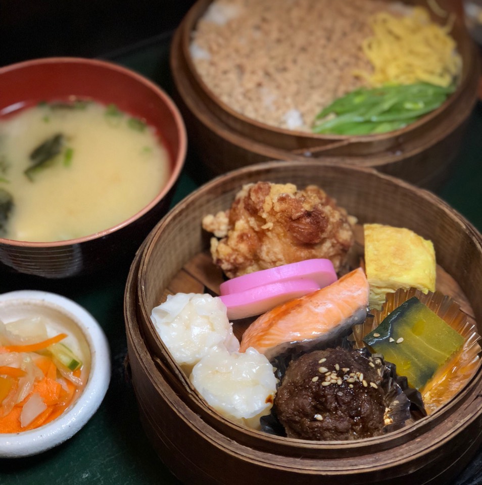 2 Layer Bento Box lunch from Aburiya Kinnosuke on #foodmento http://foodmento.com/dish/34569