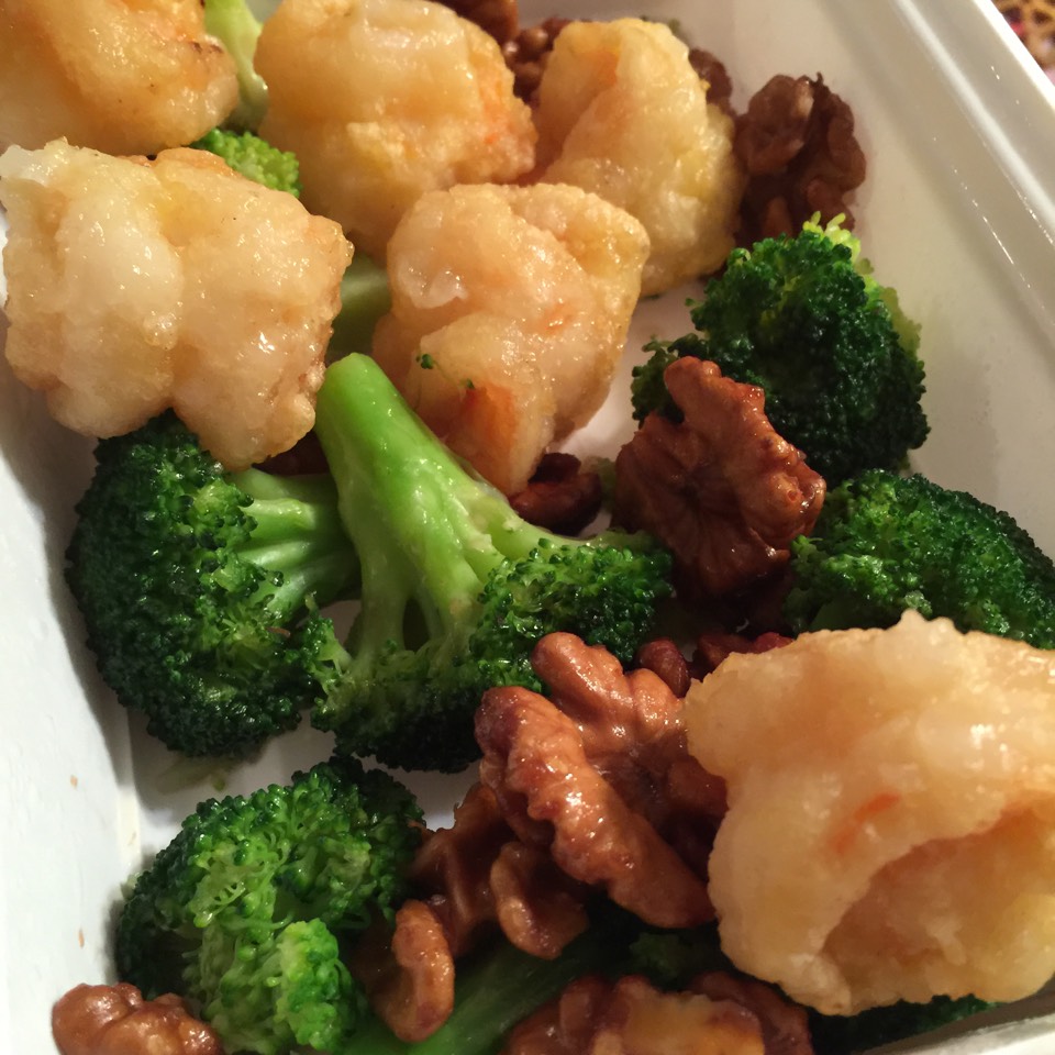 Shrimp With Walnuts & Mayo, Broccoli at China Pearl Restaurant on #foodmento http://foodmento.com/place/409