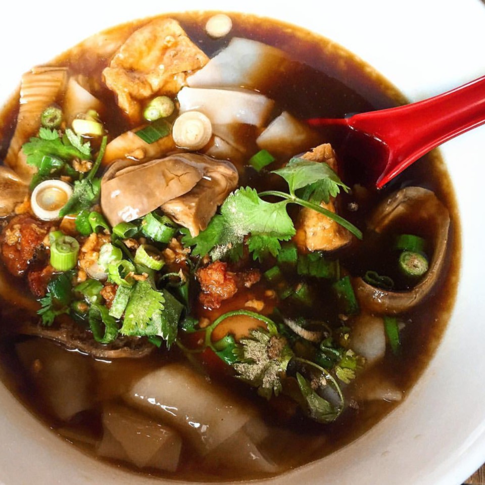Kuai Chap (Pork Broth, Rolled Noodles, Intestines, Egg) from Paet Rio on #foodmento http://foodmento.com/dish/39990