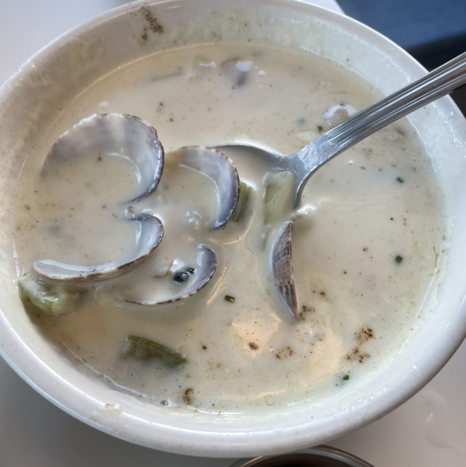 New England Clam Chowdah $9.75 at Fishing with Dynamite on #foodmento http://foodmento.com/place/4198