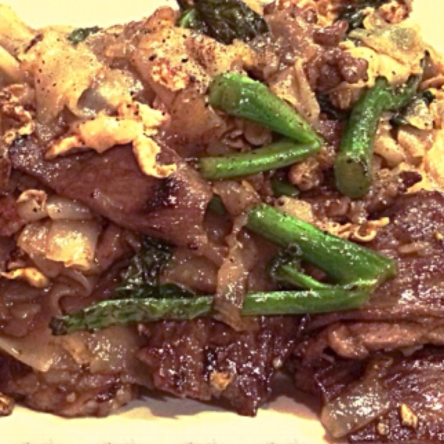 Pad Kee Mao (Flat Noodles) - Beef at Chao Thai ร้านชาวไทย on #foodmento http://foodmento.com/place/424