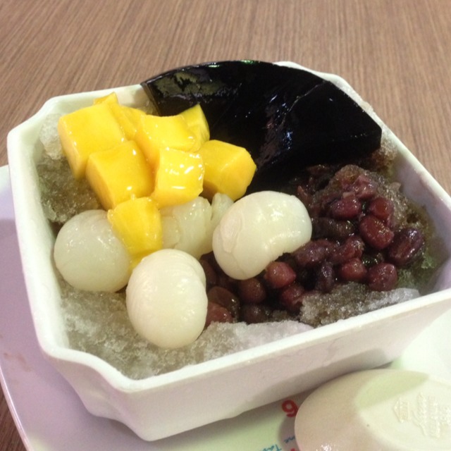 Azuki Fruit Chin Chow Combo Over Ice (Grass Jelly, Mango, Red Bean, Logan) at Kopitiam on #foodmento http://foodmento.com/place/433