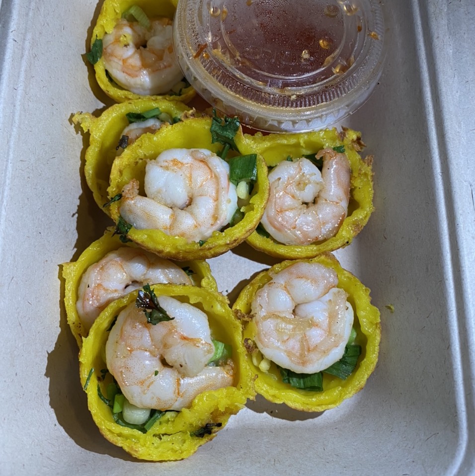 Banh Khot Tom (Luna Rice Cake With Shrimp, Mung Beans) at Brodard Restaurant on #foodmento http://foodmento.com/place/4389