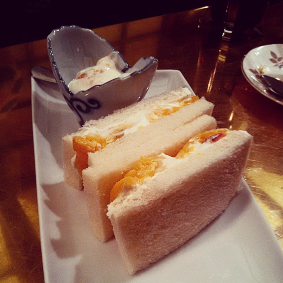 Fruits Sandwich (Seasonal Fruits, Whipped Cream) at Hi-Collar - ハイカラ on #foodmento http://foodmento.com/place/4485