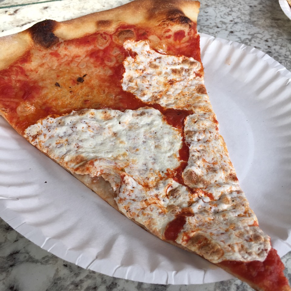 Fresh Mozzarella Pizza at Joe's Pizza on #foodmento http://foodmento.com/place/4654