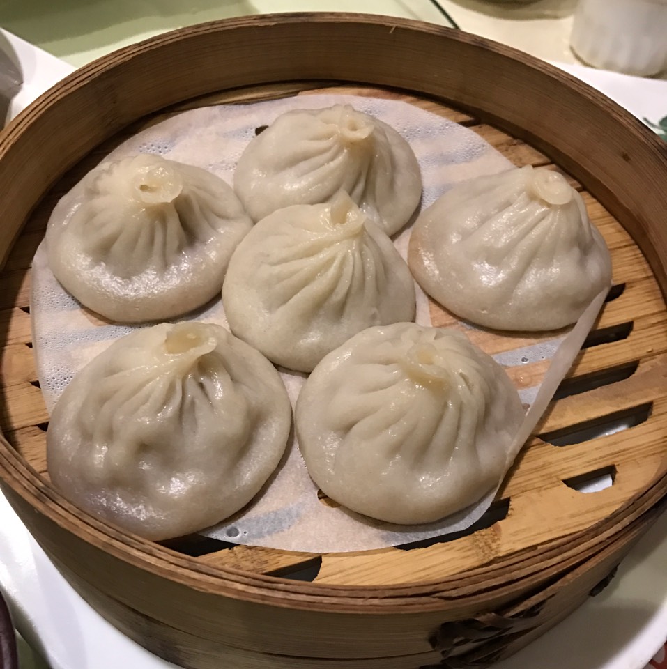 Pork Soup Dumplings (Xiao Long Bao) at Hunan House Chinese Restaurant on #foodmento http://foodmento.com/place/4698