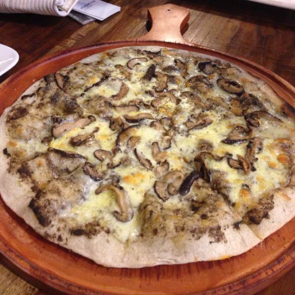 Mushroom on Truffle Paste Pizza from Bistroquet Pizza & Grill on #foodmento http://foodmento.com/dish/1710