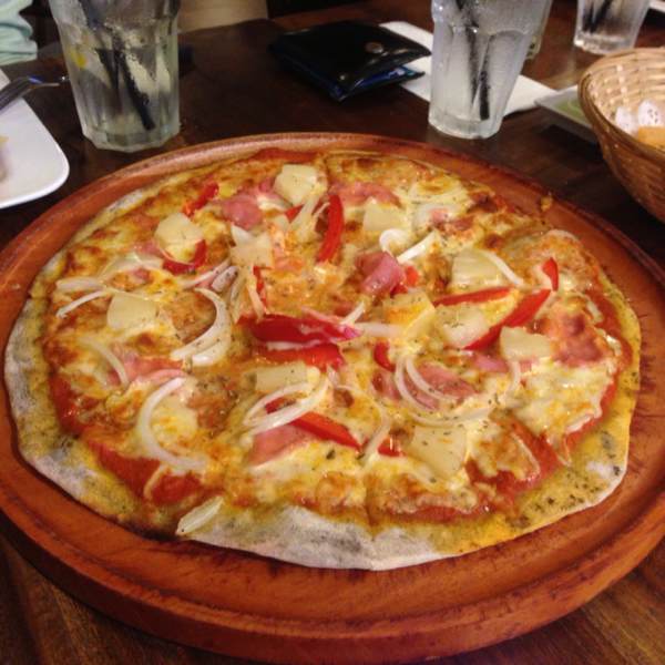 Hawaiian Pizza (Ham, Pineapple) at Bistroquet Pizza & Grill on #foodmento http://foodmento.com/place/469