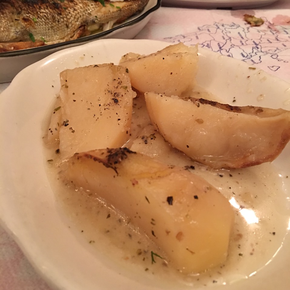 Lemon Potatoes from Gregory's 26 Corner Taverna on #foodmento http://foodmento.com/dish/19448