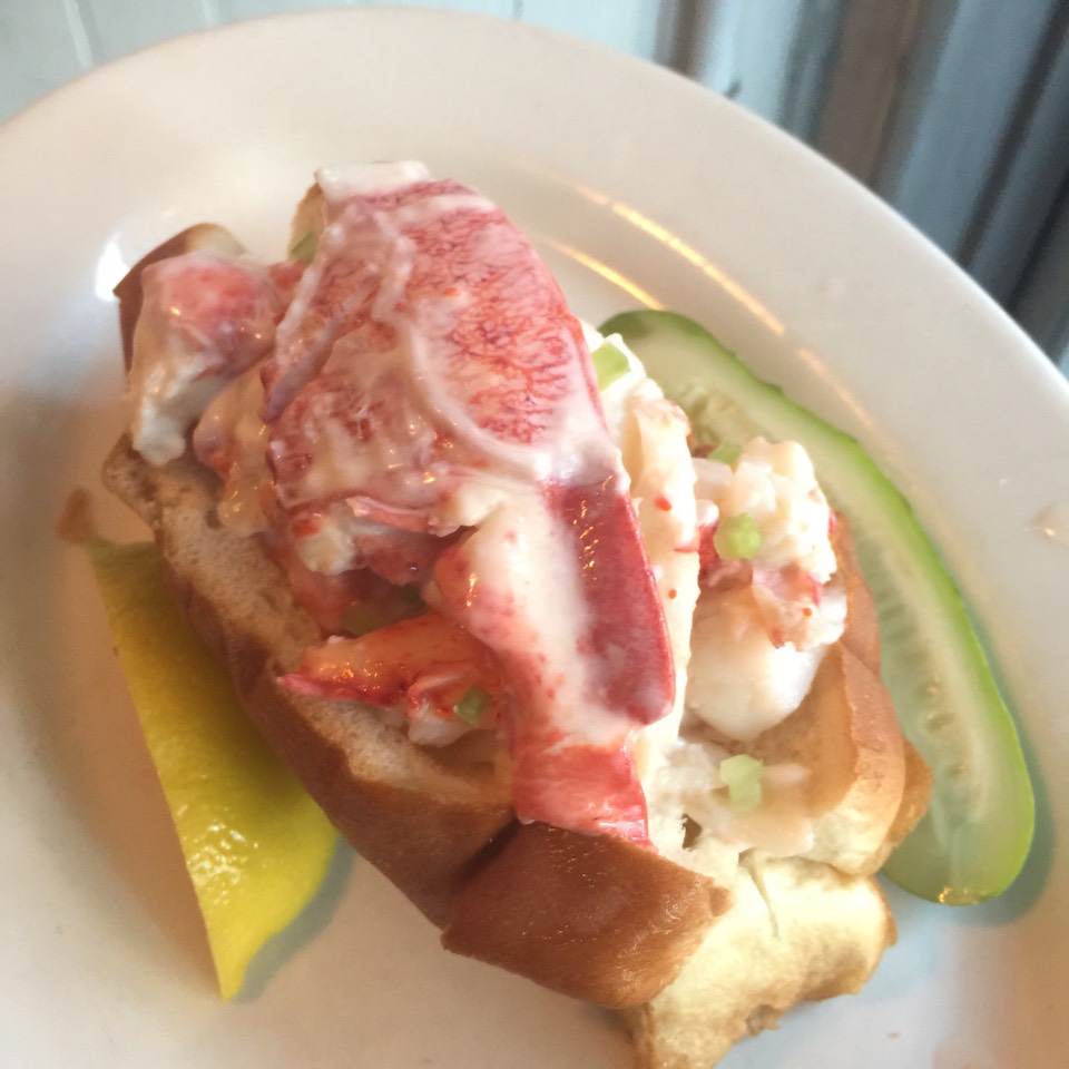Lobster Roll at Littleneck on #foodmento http://foodmento.com/place/4832