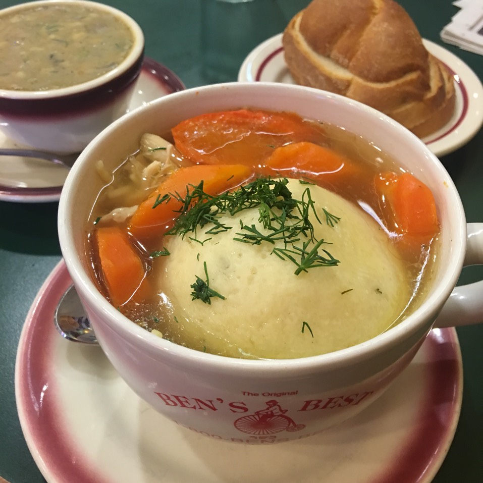 Matzo Ball Soup from Ben's Best Kosher Delicatessen (CLOSED) on #foodmento http://foodmento.com/dish/19646