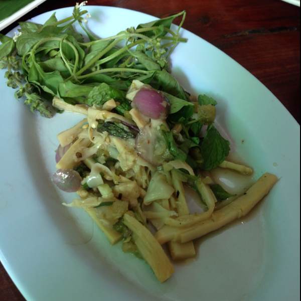 Bamboo Shoot Salad from เฮือนเพ็ญ (Huen Phen) on #foodmento http://foodmento.com/dish/1809