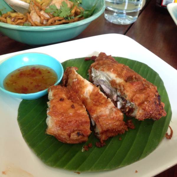 Fried Chicken at เฮือนเพ็ญ (Huen Phen) on #foodmento http://foodmento.com/place/488