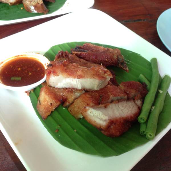 Fried Spareribs at เฮือนเพ็ญ (Huen Phen) on #foodmento http://foodmento.com/place/488