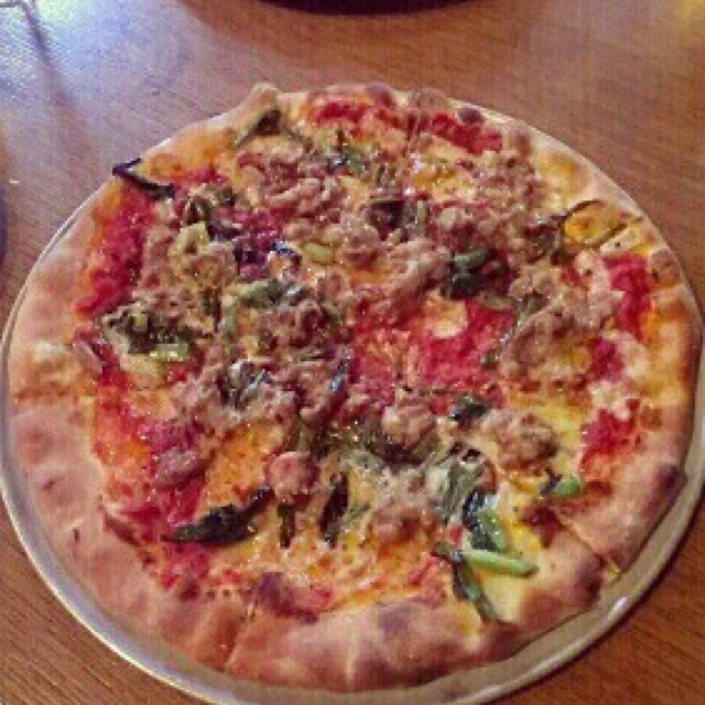 Spicy Italian Sausage, Panna & Green Onions Pizza from Beretta on #foodmento http://foodmento.com/dish/2322