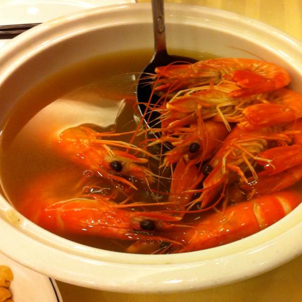 Live Drunken Prawn in Herbal Soup from Long Beach Seafood on #foodmento http://foodmento.com/dish/368
