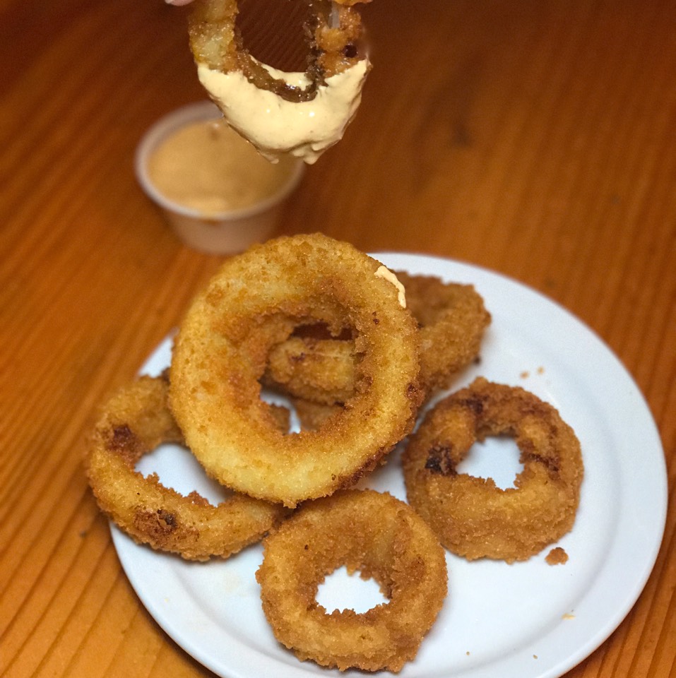 Thick Cut Onion Rings from Schnipper's Quality Kitchen on #foodmento http://foodmento.com/dish/41494