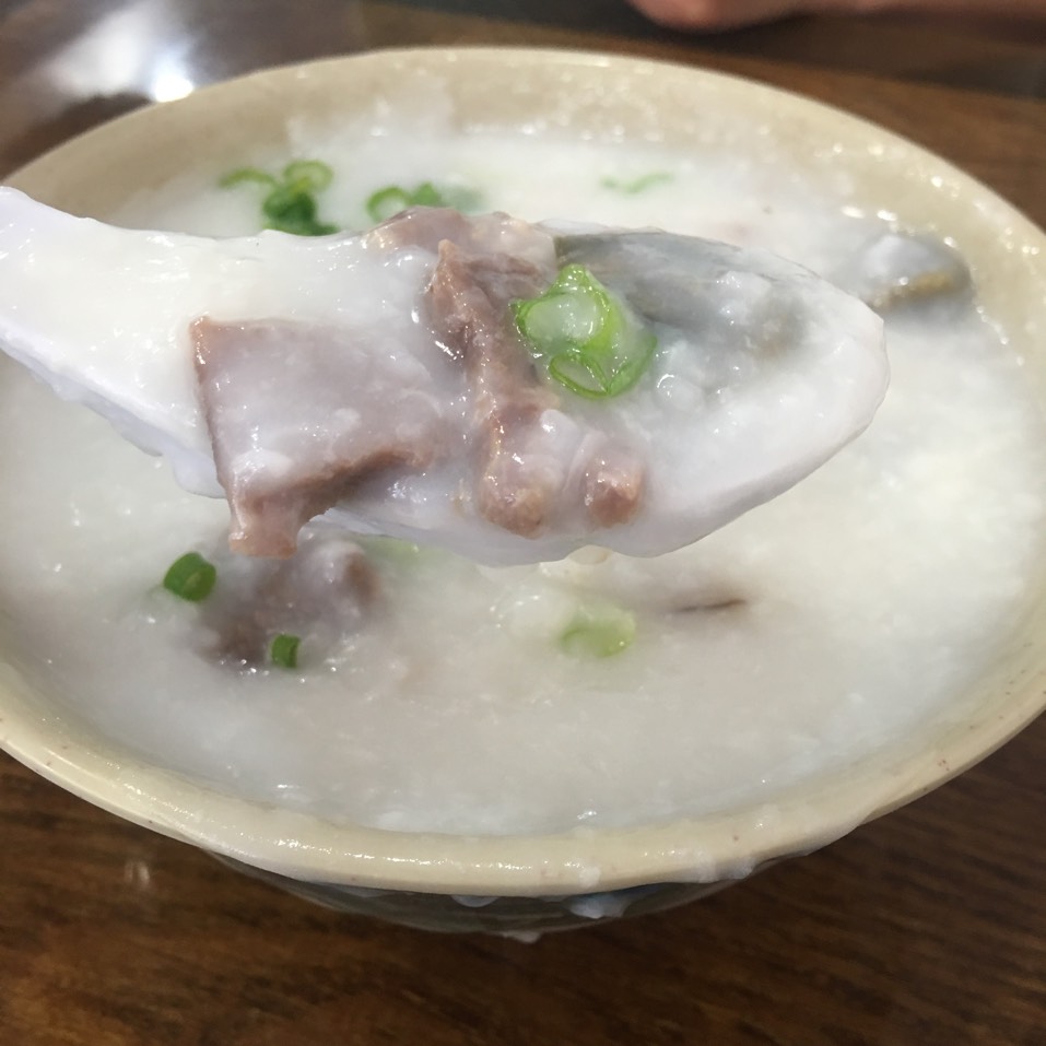 Congee With Pork & Thousand Year Old Egg from Shun Wang Restaurant on #foodmento http://foodmento.com/dish/40458