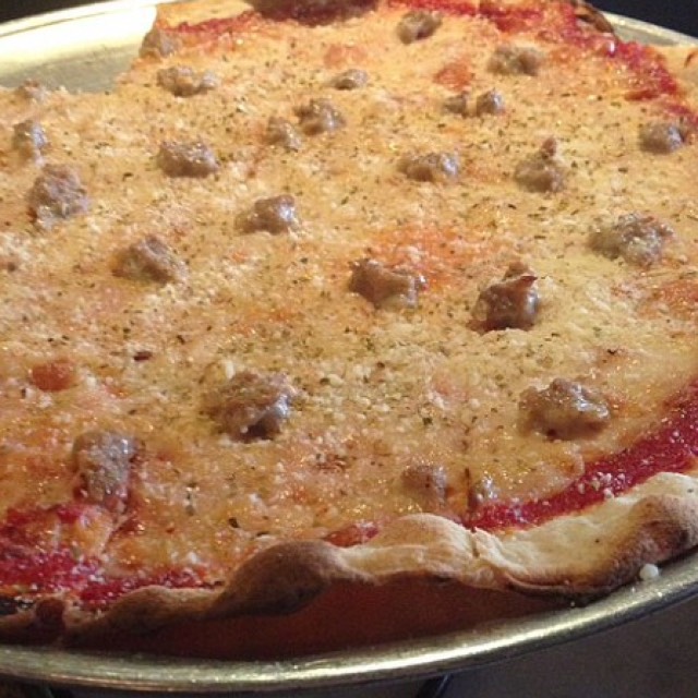 St Louis Style Pizza With Sausage from Tony’s Pizza Napoletana on #foodmento http://foodmento.com/dish/19521
