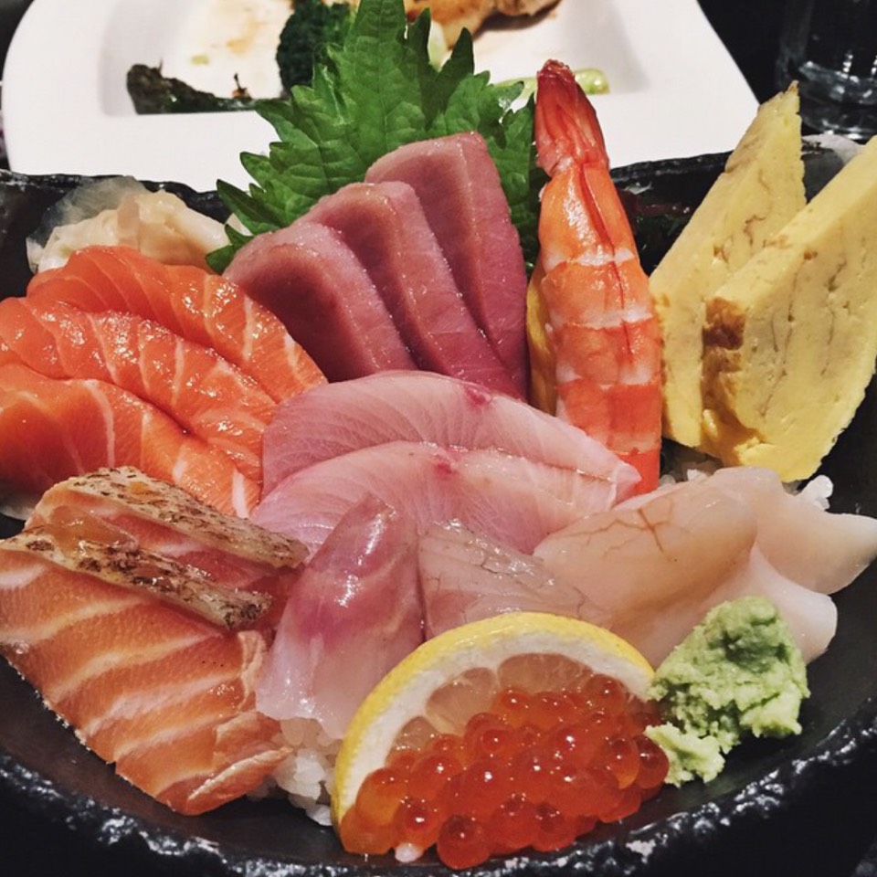 Sashimi Deluxe (Assorted Over Rice) at Sushi Yasaka on #foodmento http://foodmento.com/place/5216