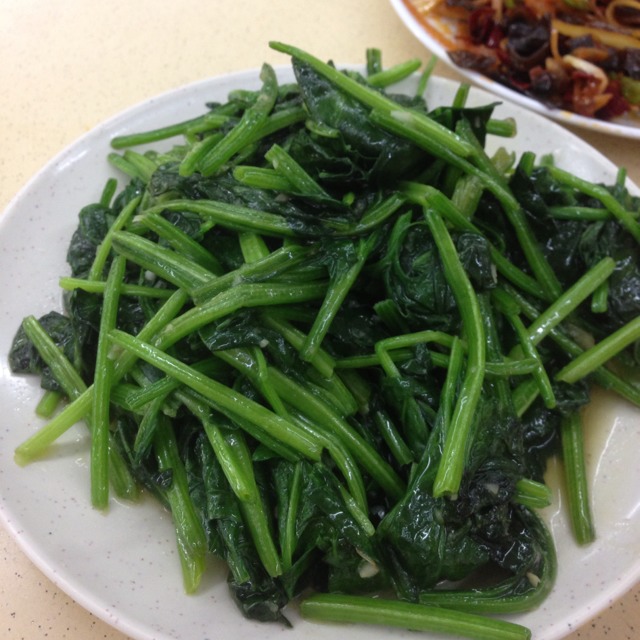 Garlic Fried Spinach at 519 咖啡店 (Coffee shop) on #foodmento http://foodmento.com/place/522