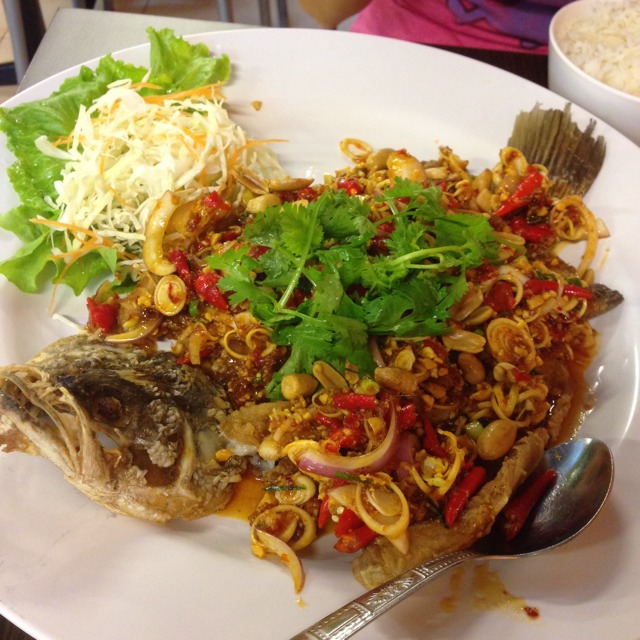 Crispy Seabass With Thai Herbs at Maekhong Thai Cuisine (CLOSED) on #foodmento http://foodmento.com/place/526