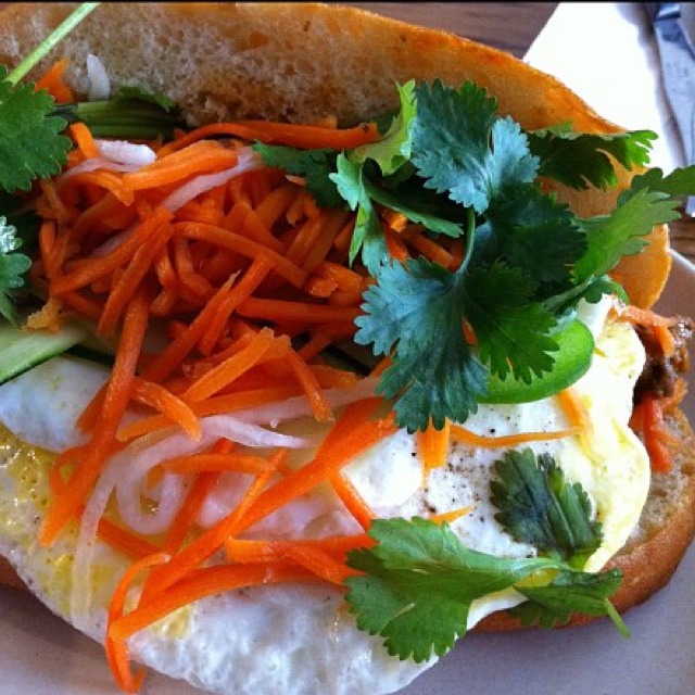 Sloppy Bun w Fried Egg (Red Curry Ground Beef, Garlic Aioli, Onion, Basil, Jalapenos) at Bun Mee Vietnamese Sandwich Eatery on #foodmento http://foodmento.com/place/528
