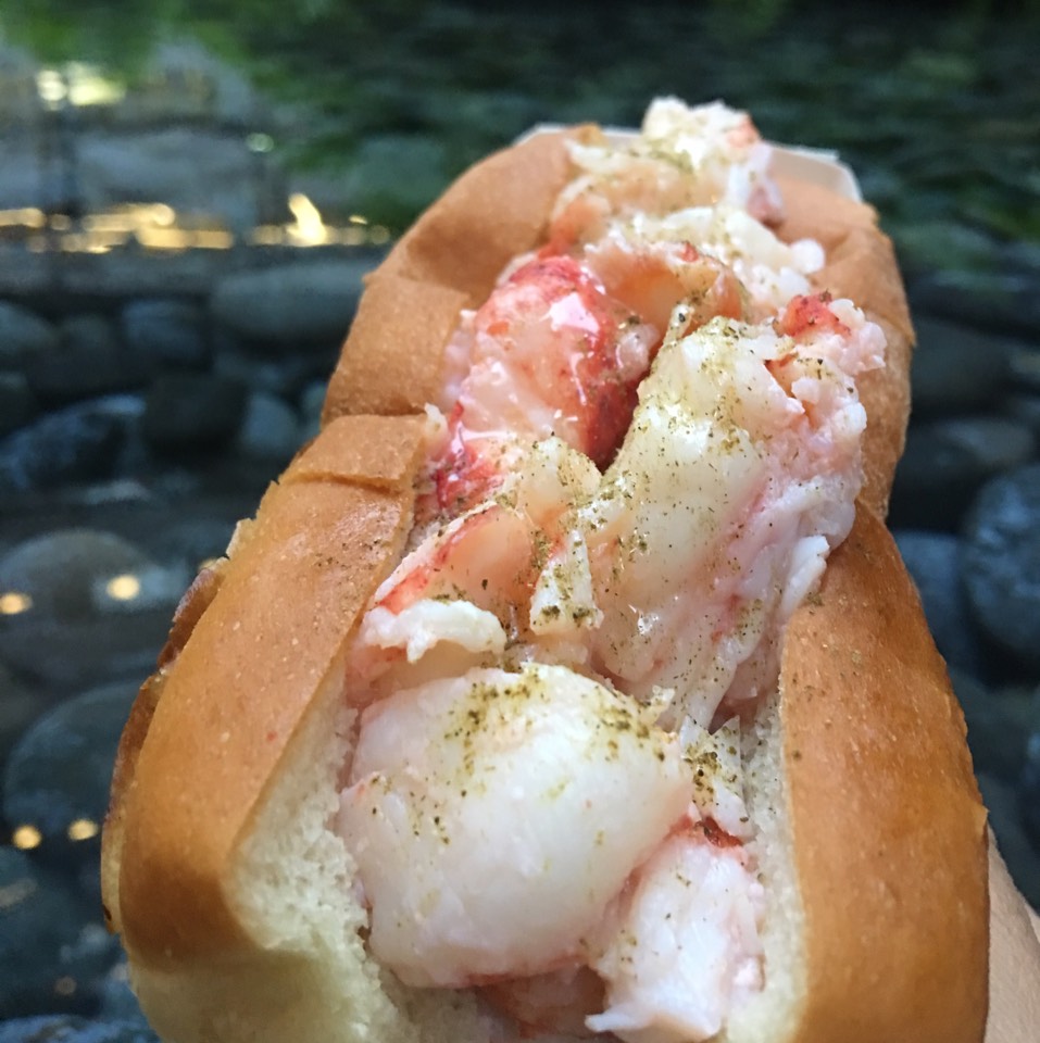 Lobster Roll from Luke's Lobster on #foodmento http://foodmento.com/dish/22417