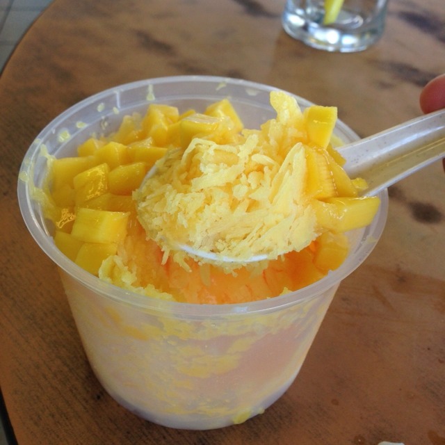 Mango Shaved Ice w Mango Cubes from Mongkok Dim Sum 旺角點心 on #foodmento http://foodmento.com/dish/2016